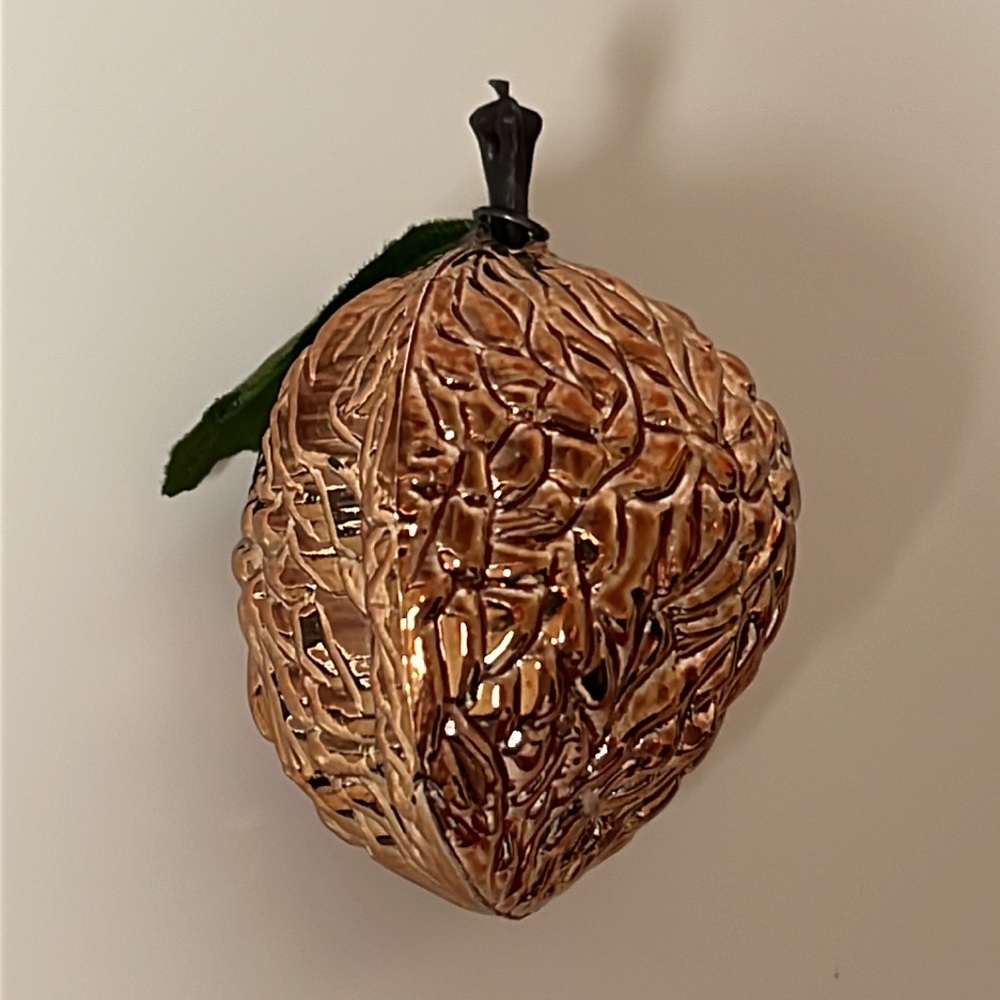 🎄Gold / Brass Walnut Shaped Ornament 🎄